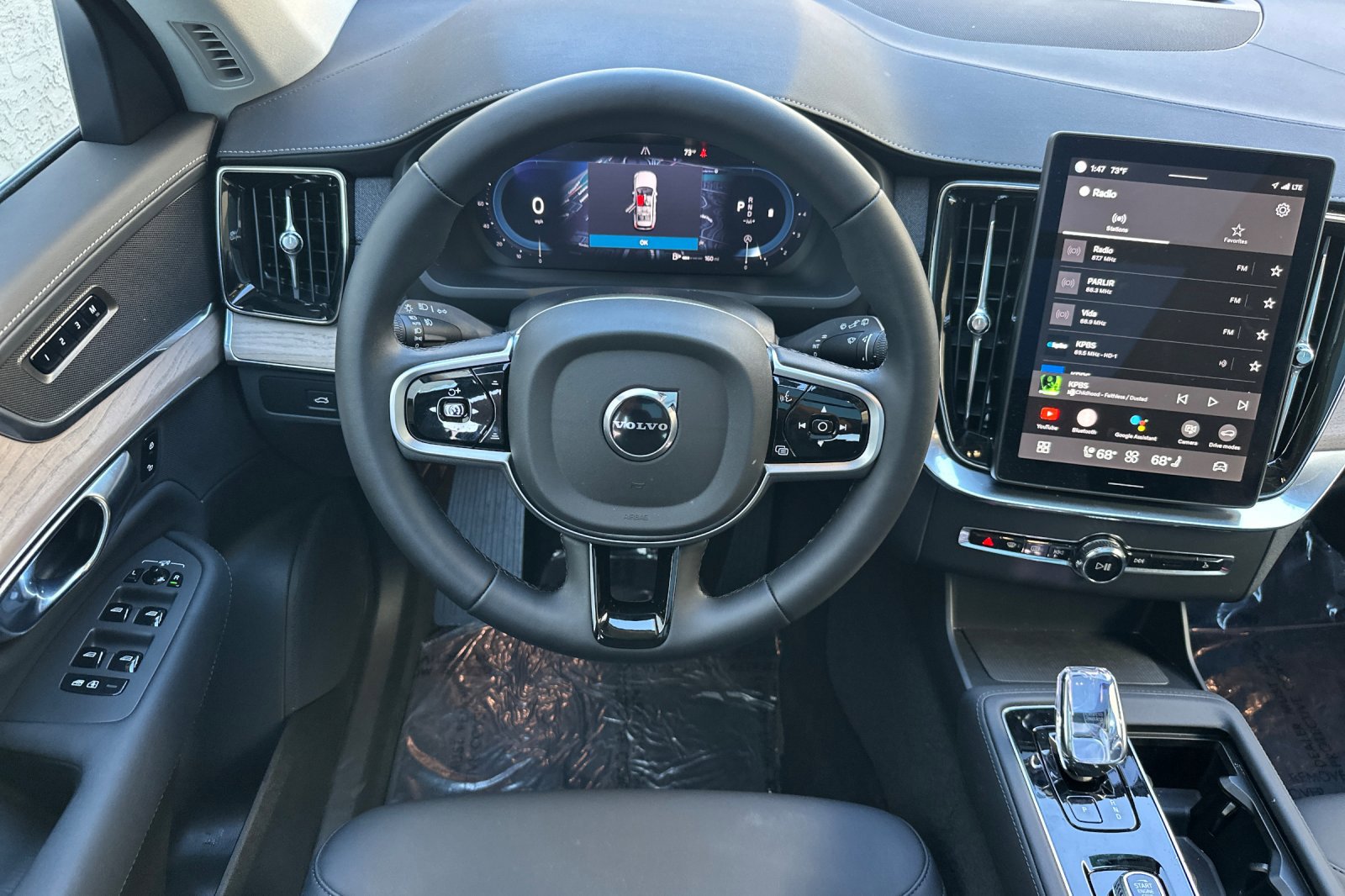 Certified 2025 Volvo XC90 B6 Core w/ Protection Package Premier image 16