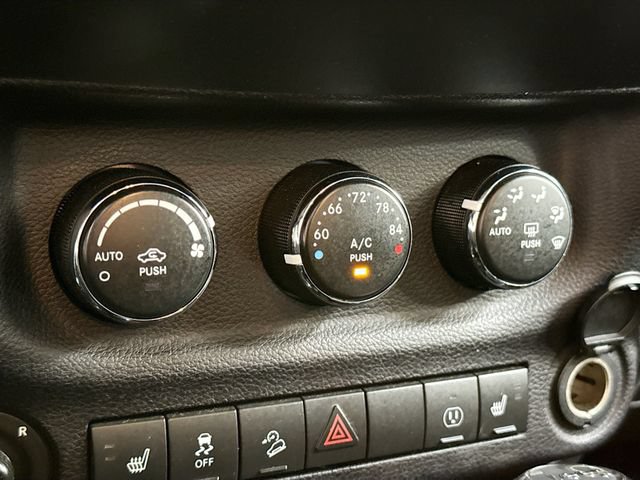 Used 2016 Jeep Wrangler Unlimited Rubicon AWD/4WD image 14