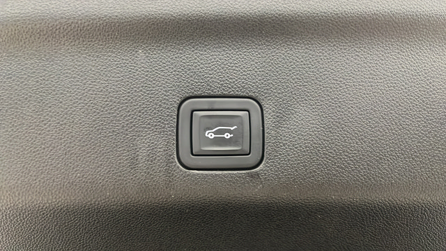 Used 2023 GMC Yukon XL Denali Ultimate AWD/4WD image 31