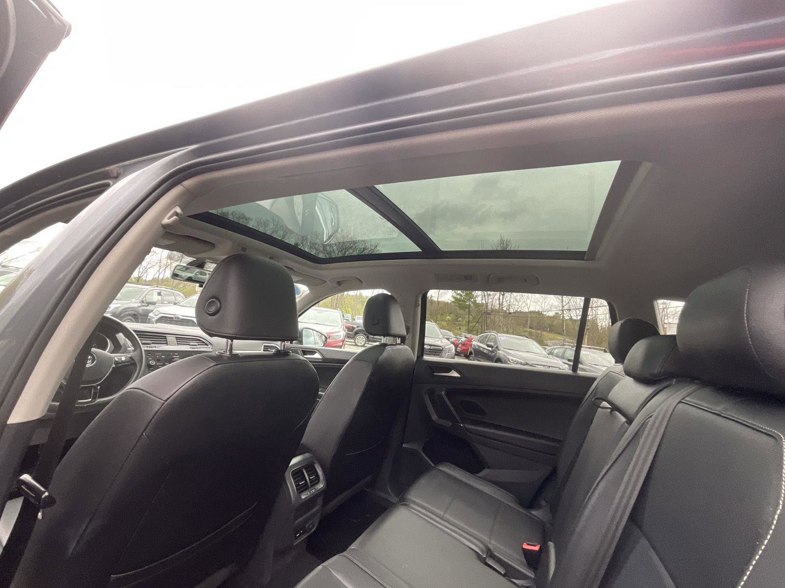 Used 2020 Volkswagen Tiguan SE w/ Panoramic Sunroof Package AWD/4WD image 14