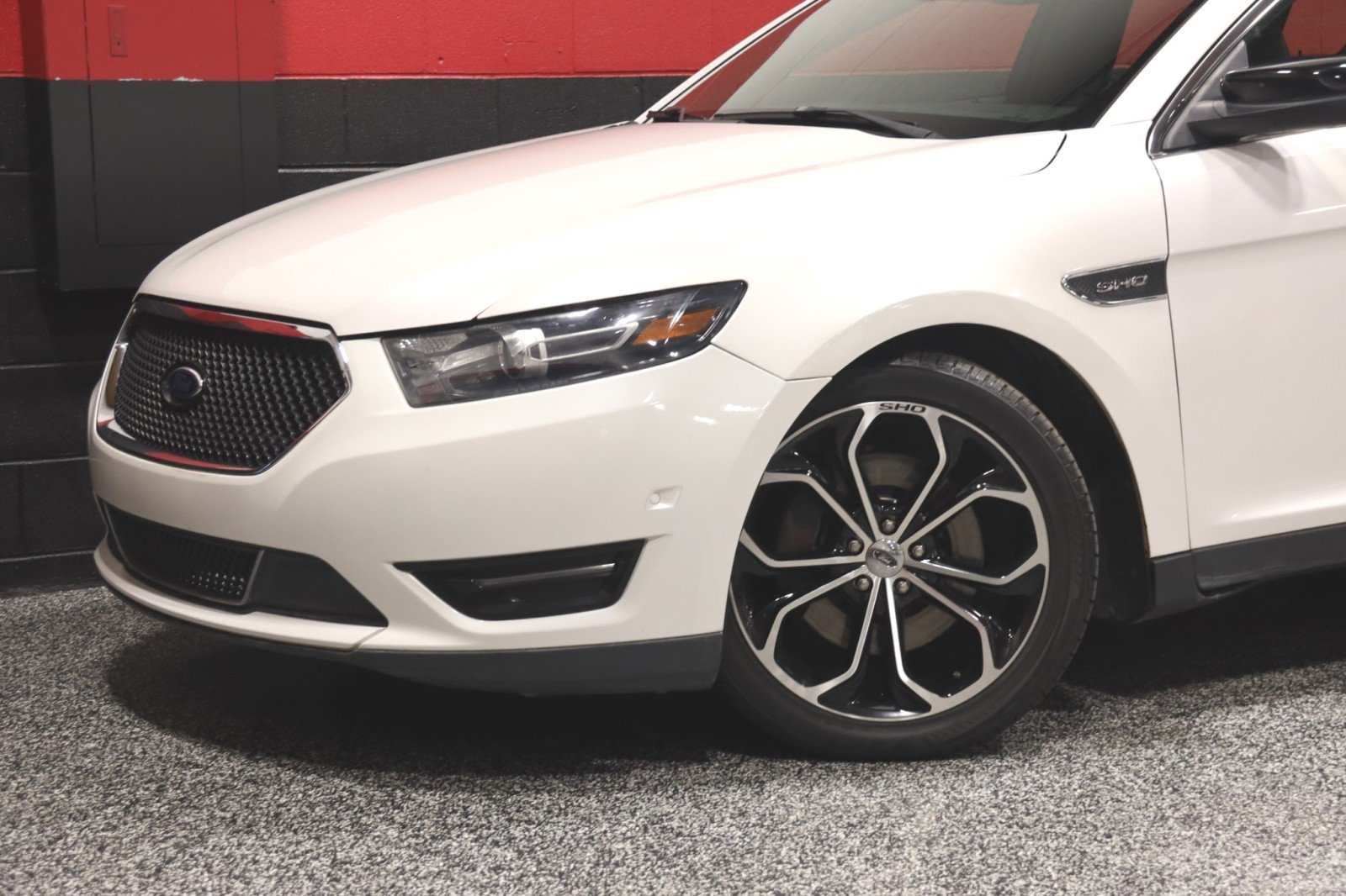 Used 2013 Ford Taurus SHO image 19
