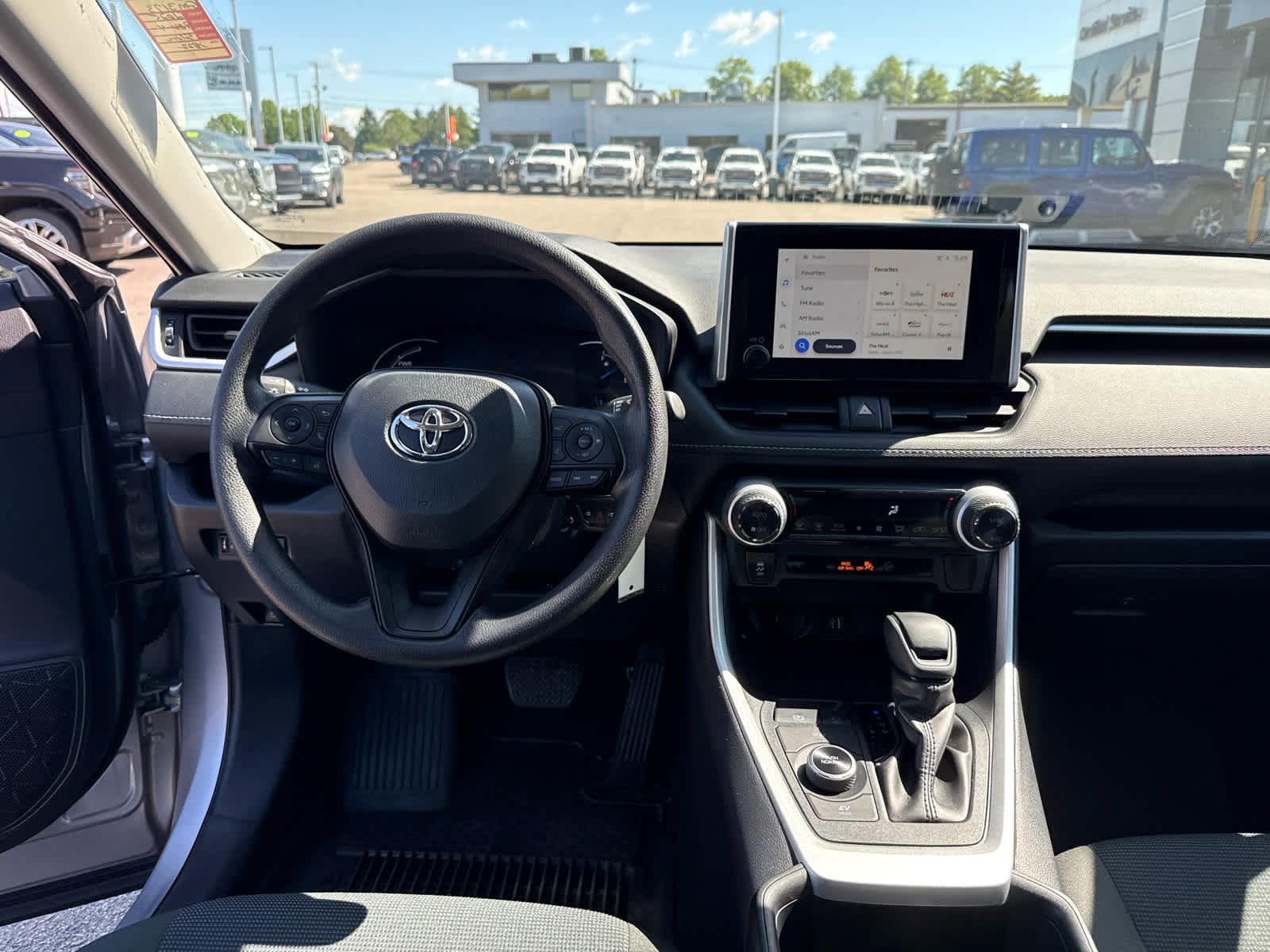 Used 2025 Toyota RAV4 LE AWD/4WD image 14