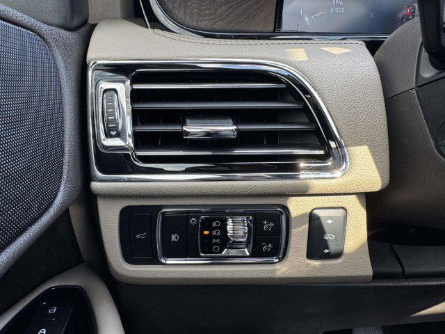 Used 2023 Lincoln Navigator Reserve image 30