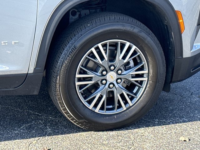 Used 2024 Chevrolet Traverse LS image 5