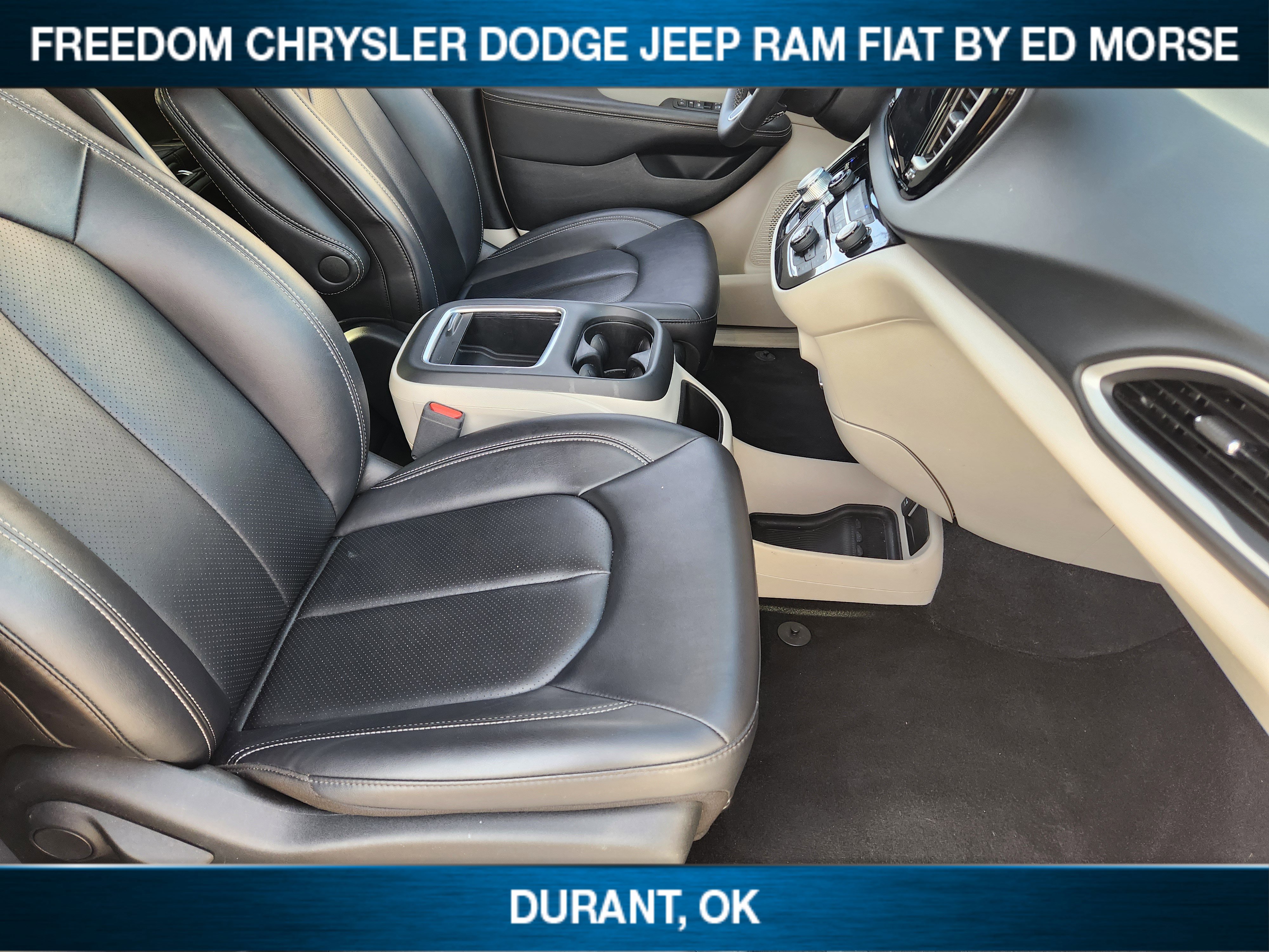 Used 2024 Chrysler Pacifica Touring-L image 11