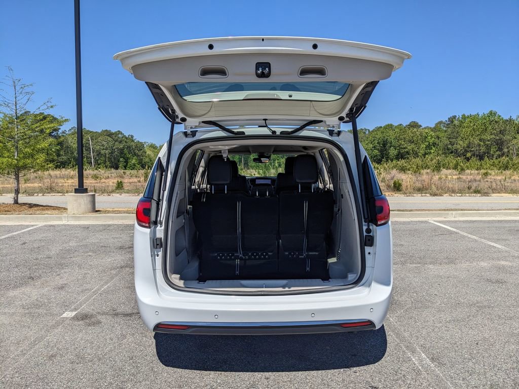 Used 2024 Chrysler Pacifica Touring-L image 44