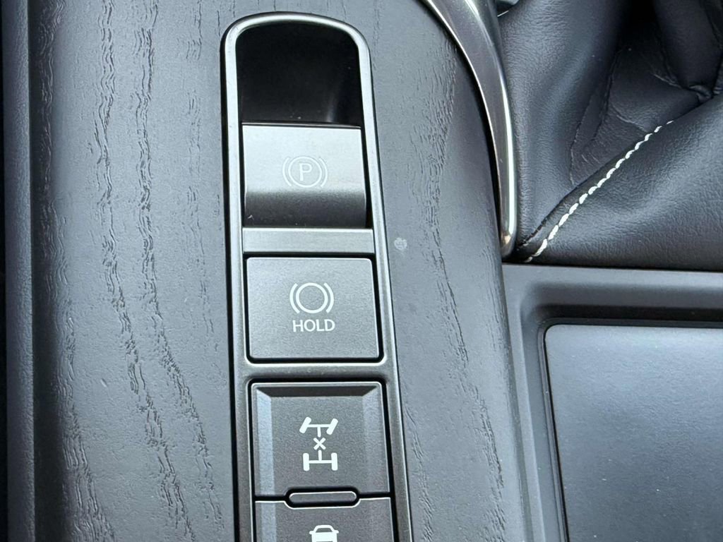 Used 2024 Lexus LX 600 4WD w/ Appearance Package image 27