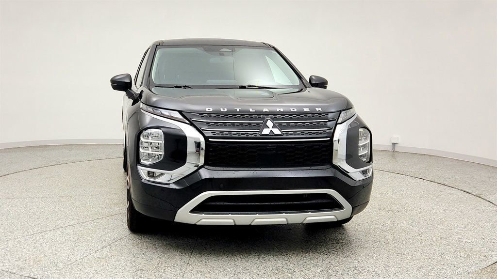 Used 2024 Mitsubishi Outlander SE FWD image 2
