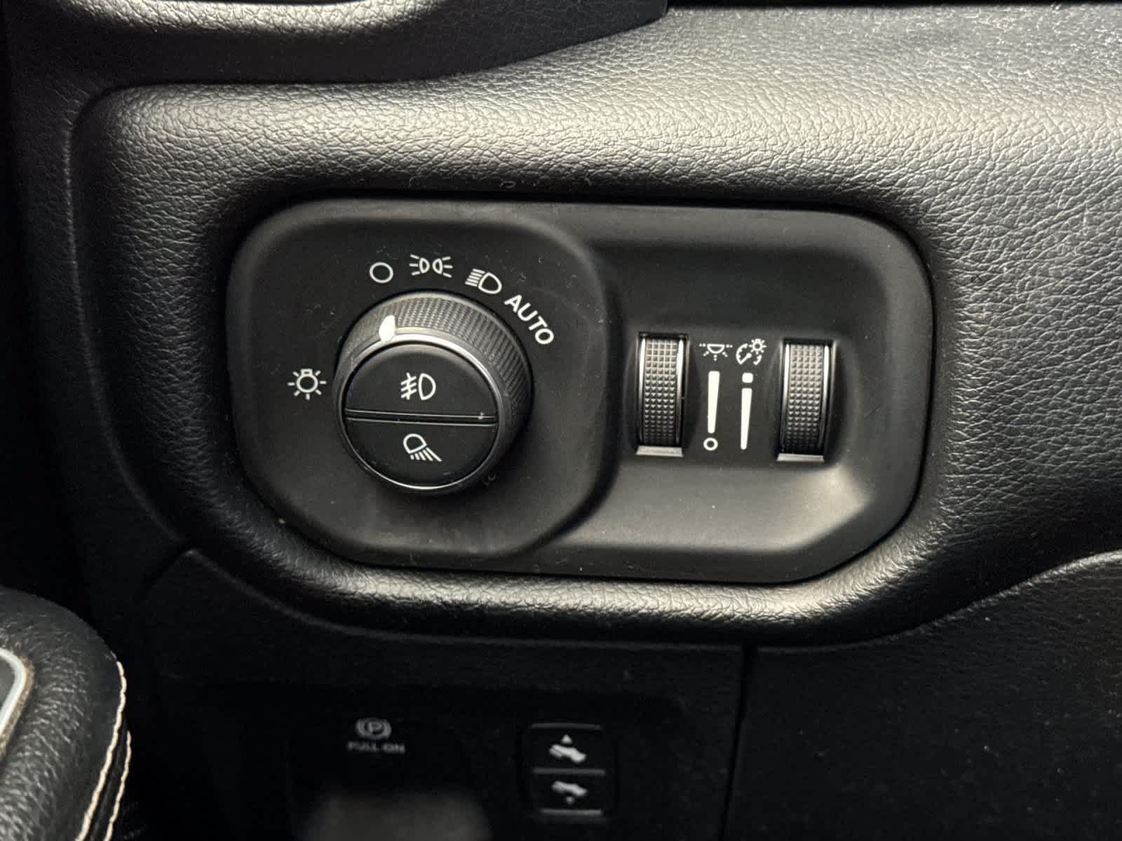 Used 2022 RAM 1500 Laramie w/ Off Road Group AWD/4WD image 55