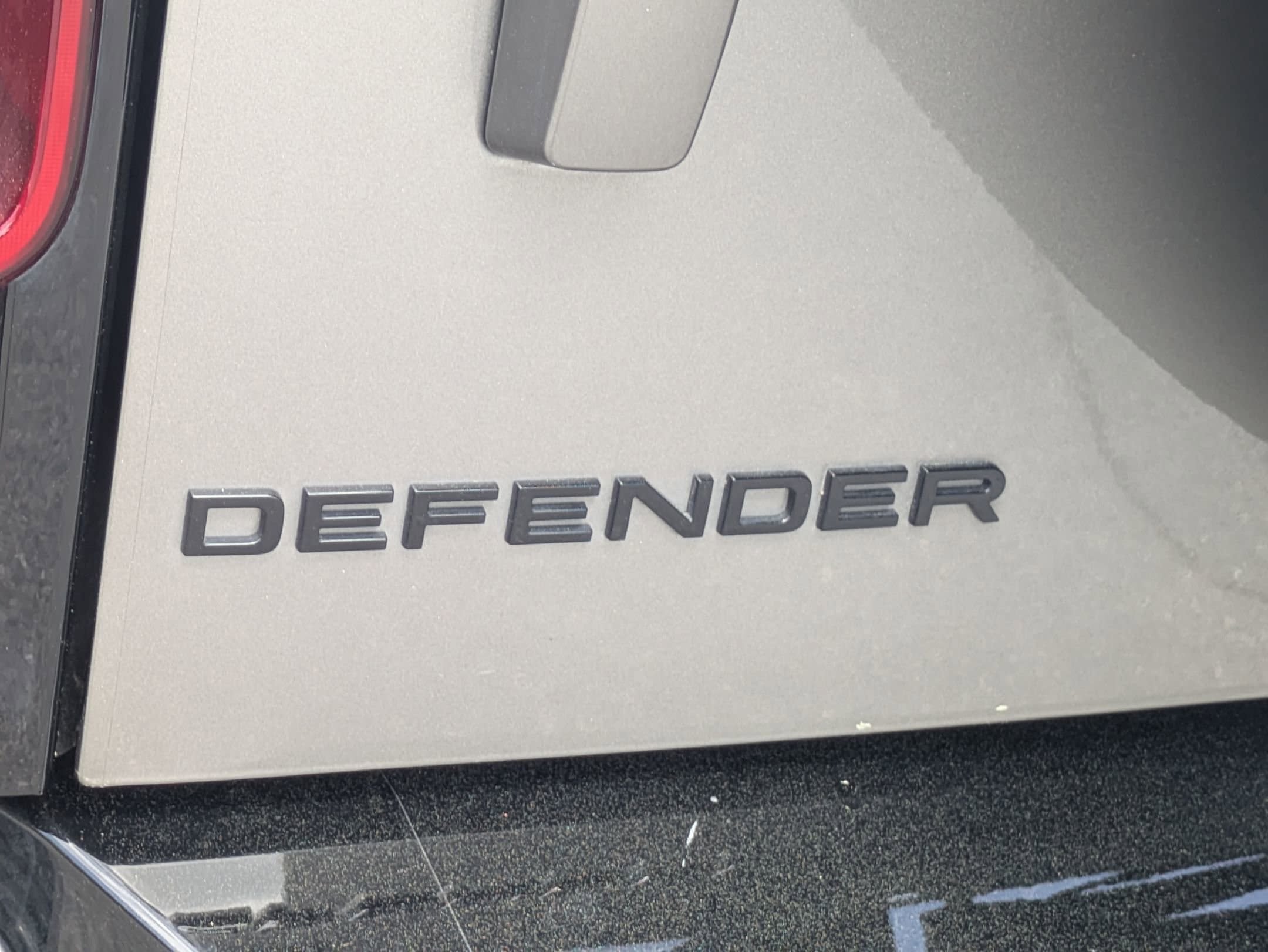 Certified 2024 Land Rover Defender 110 X-Dynamic SE AWD/4WD image 34
