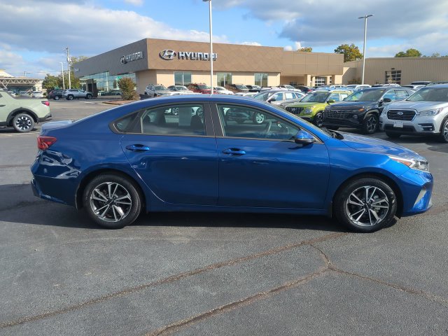 Used 2023 Kia Forte LXS w/ LXS Technology Package FWD image 3