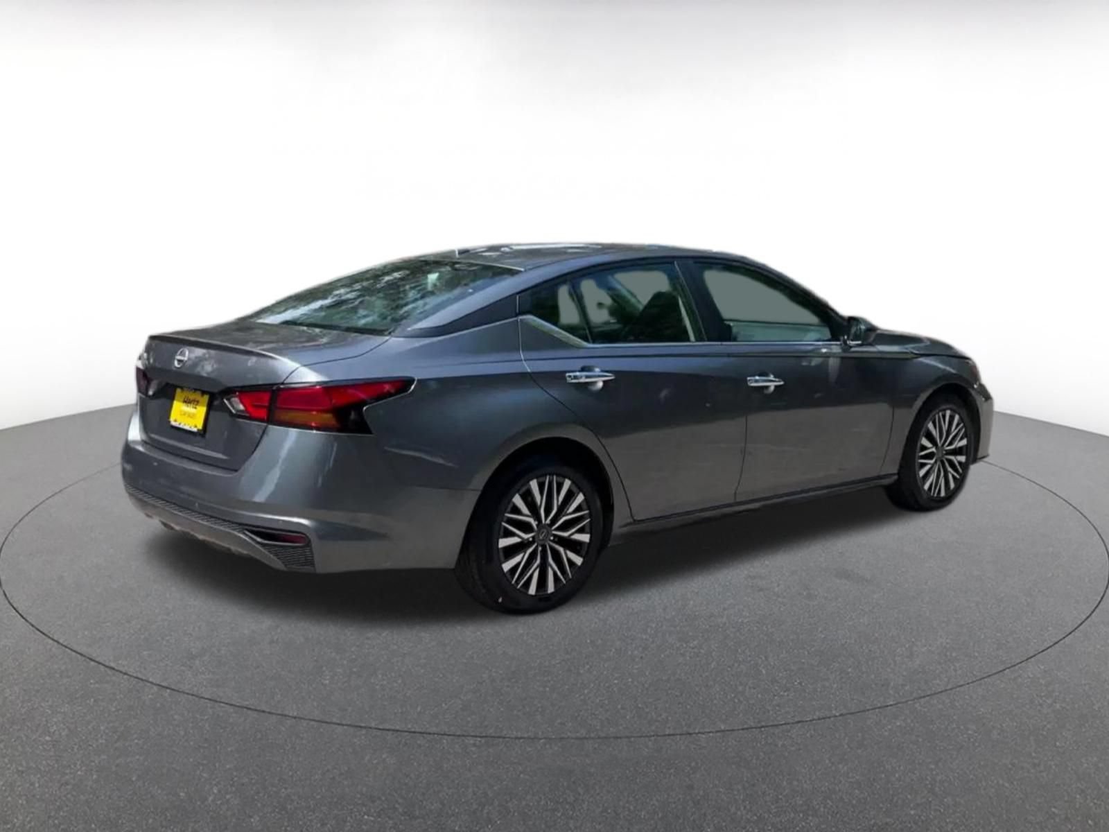 Used 2025 Nissan Altima 2.5 SV FWD image 15