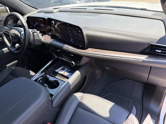 Used 2025 Chevrolet Tahoe LT w/ Comfort Package RWD image 16