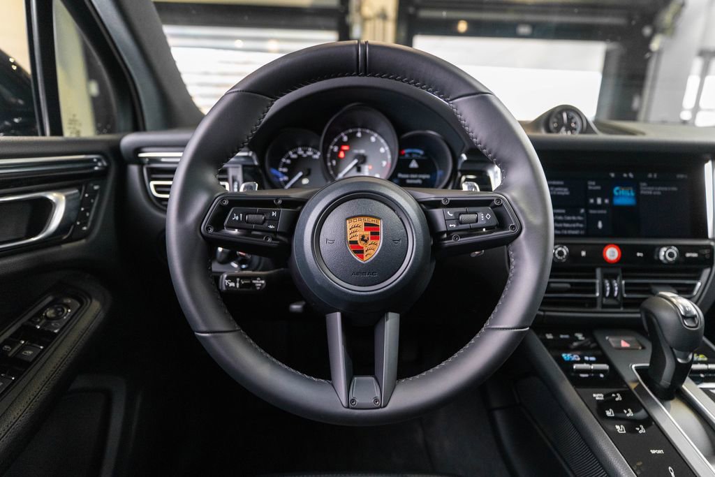 Certified 2026 Porsche Macan S AWD/4WD image 32