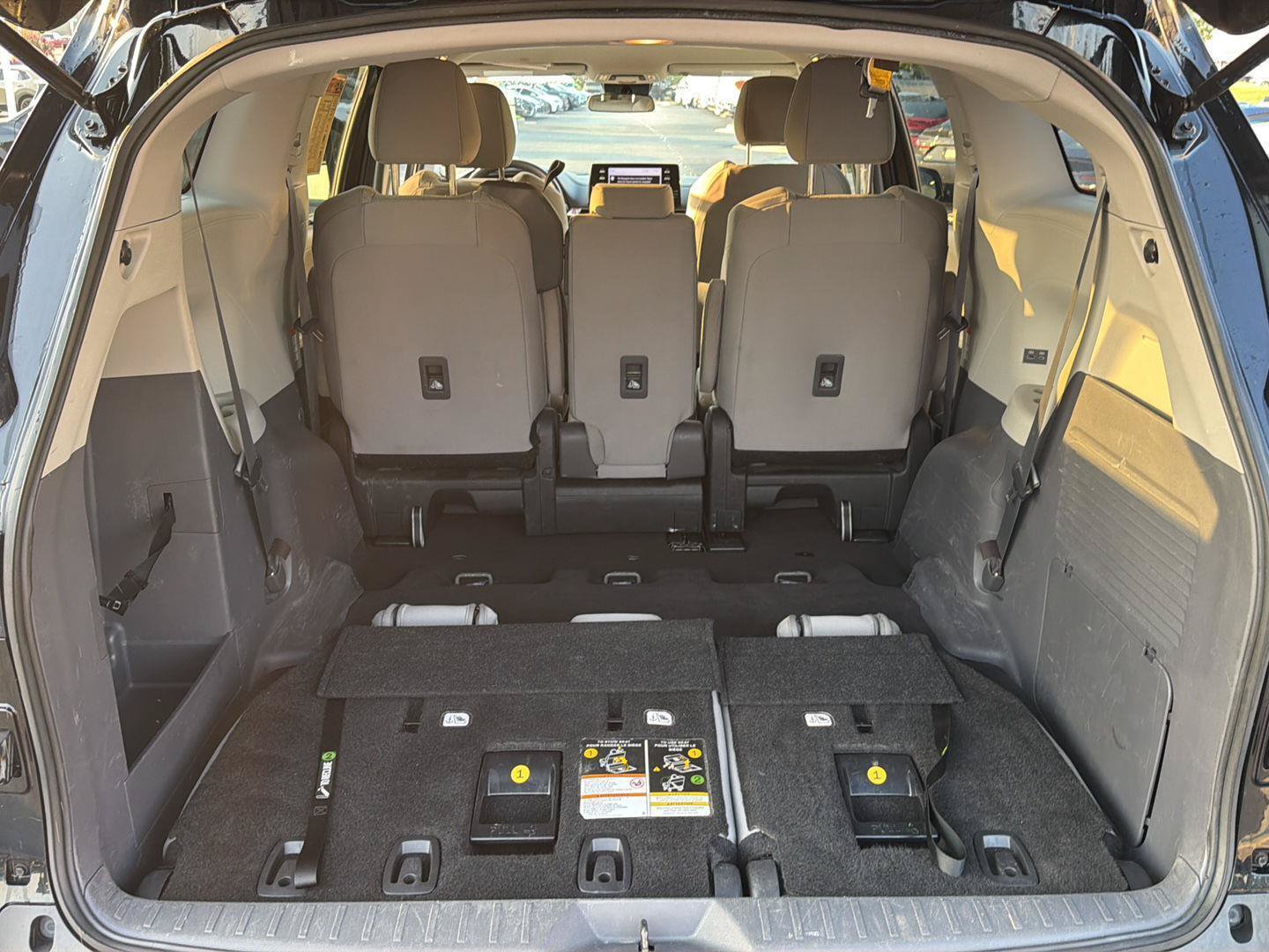 Used 2023 Toyota Sienna LE FWD image 30