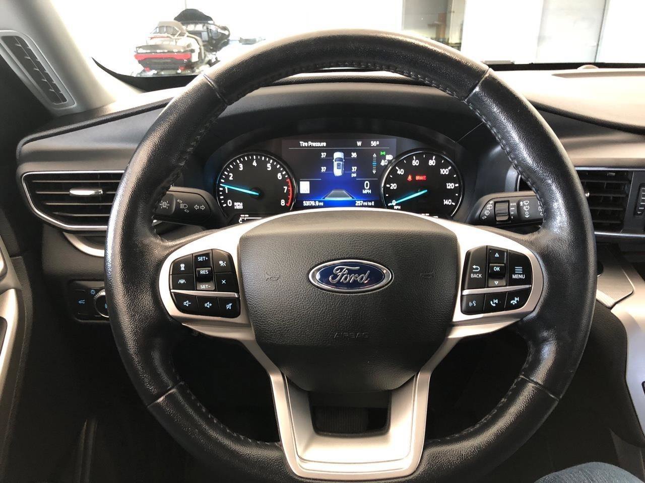 Used 2022 Ford Explorer XLT w/ Equipment Group 202A AWD/4WD image 16