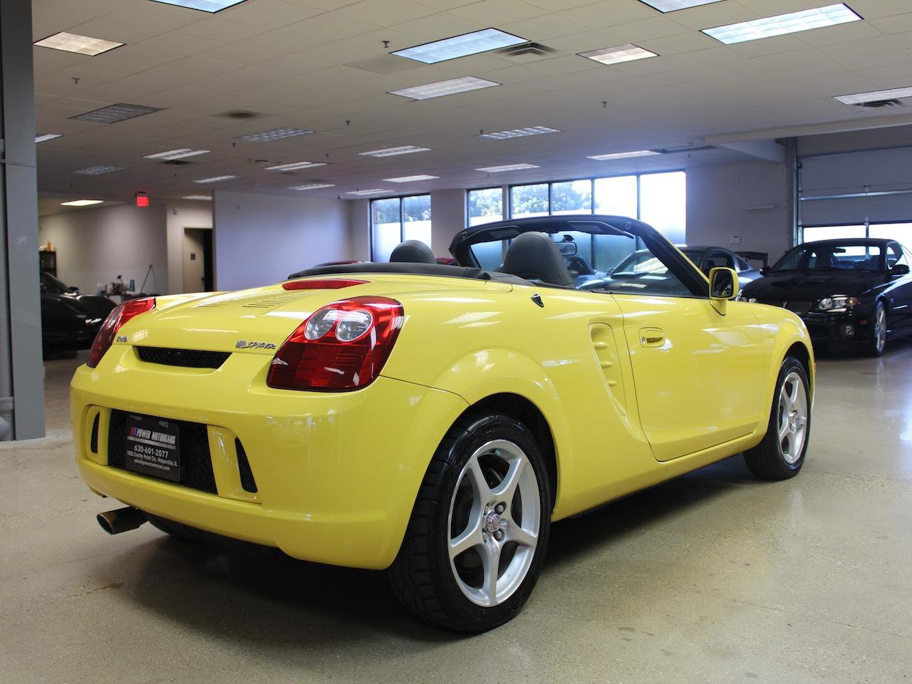 Used 2004 Toyota MR2 RWD image 4