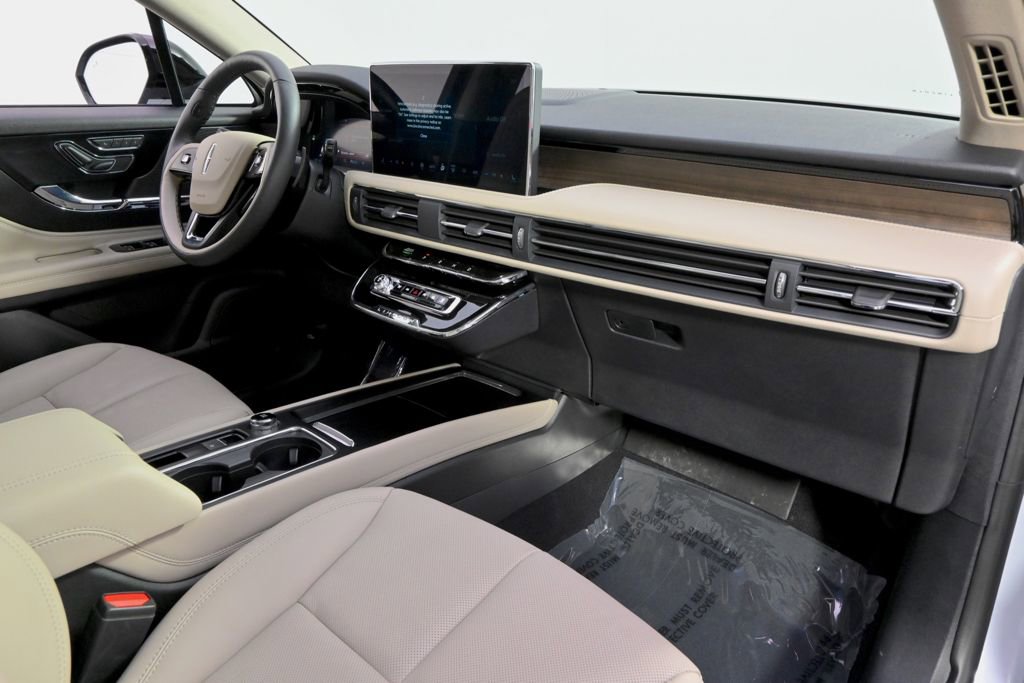 New 2026 Lincoln Corsair Reserve w/ Jet Appearance Package image 15