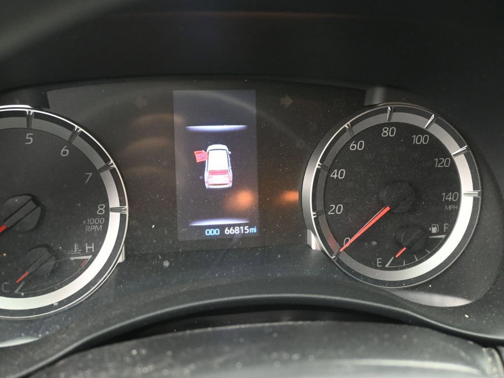 Used 2020 Toyota Highlander L image 11