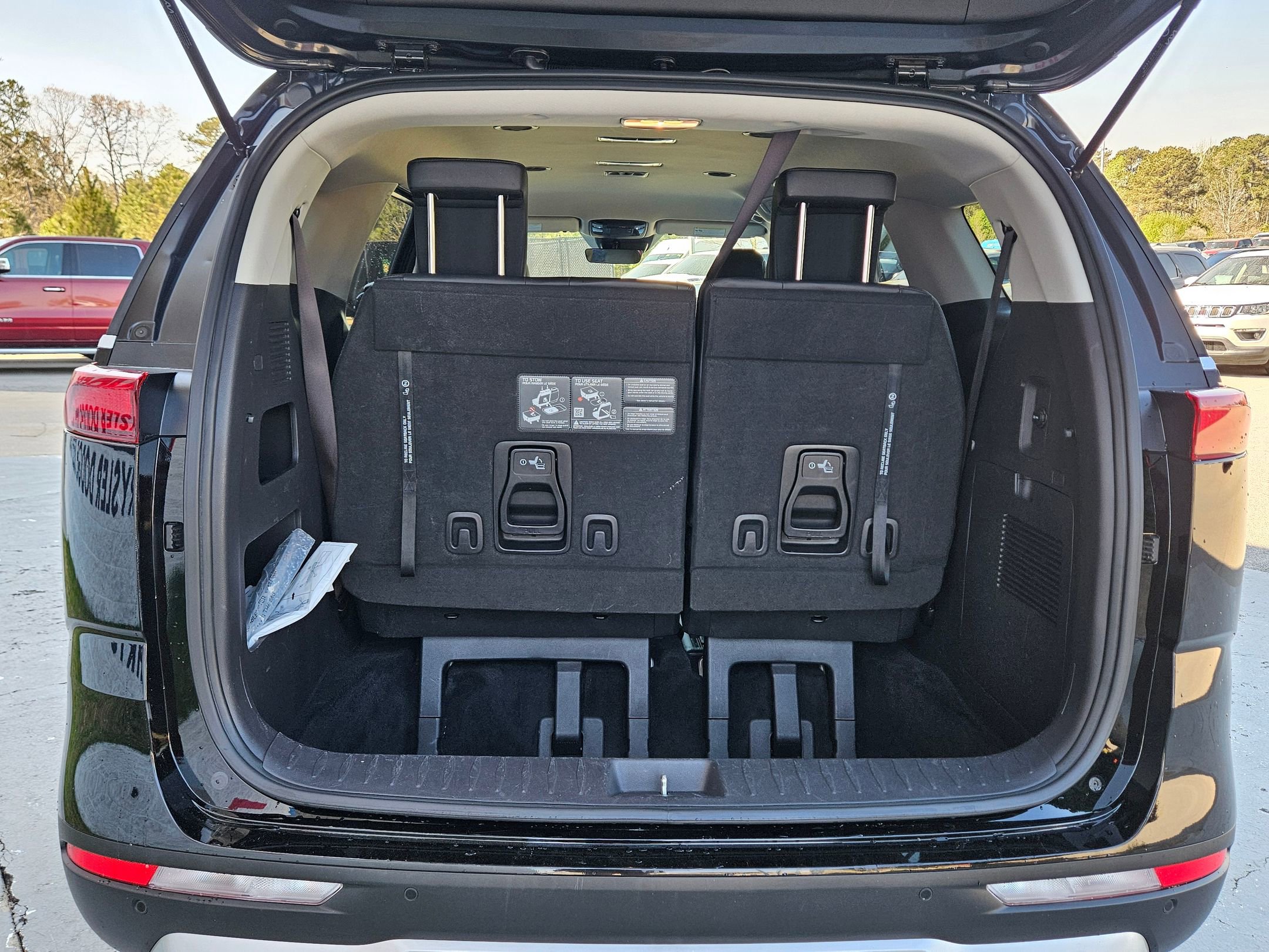 Used 2024 Kia Carnival LX FWD image 29