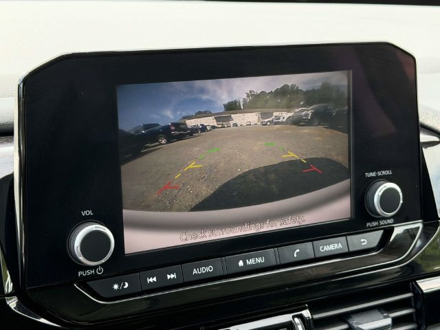 Used 2025 Nissan Pathfinder SV FWD image 2