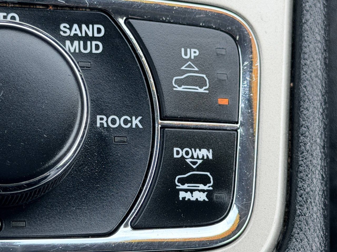 Used 2012 Jeep Grand Cherokee Overland AWD/4WD image 43