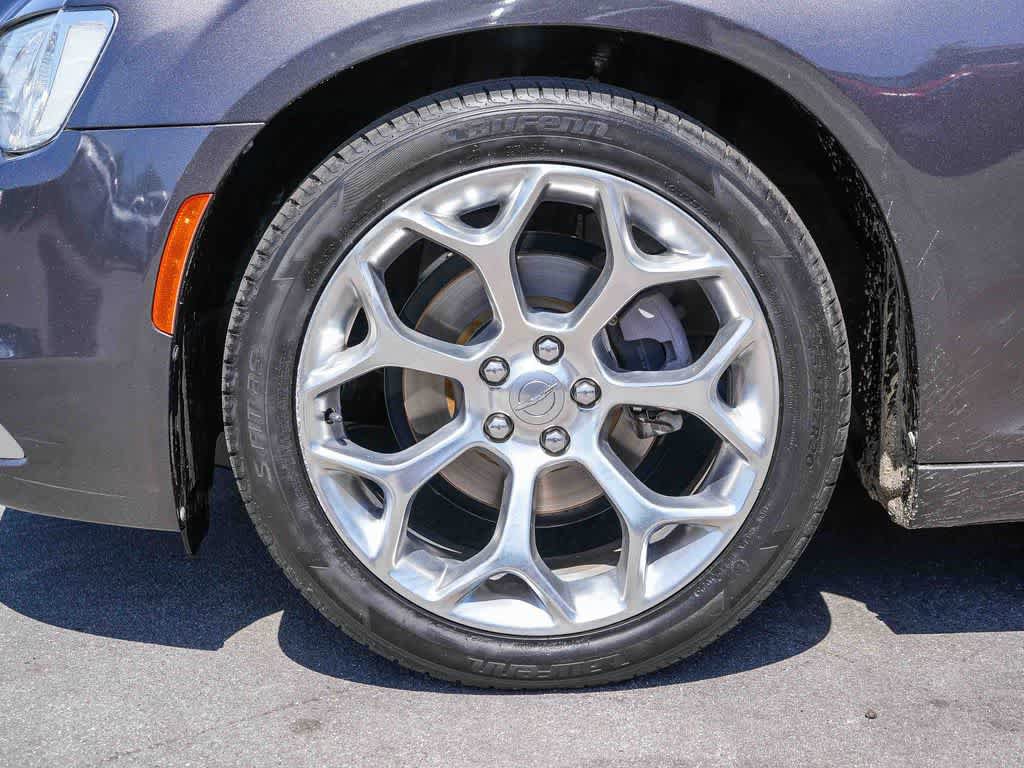Used 2016 Chrysler 300 C Platinum RWD image 11