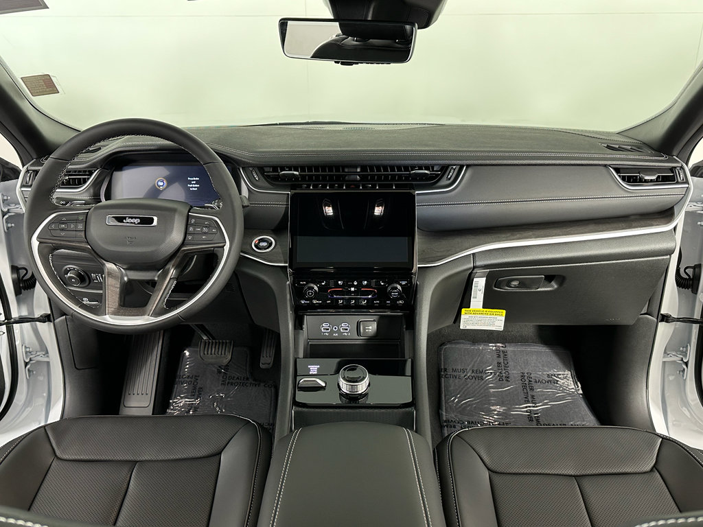 New 2025 Jeep Grand Cherokee Limited image 4