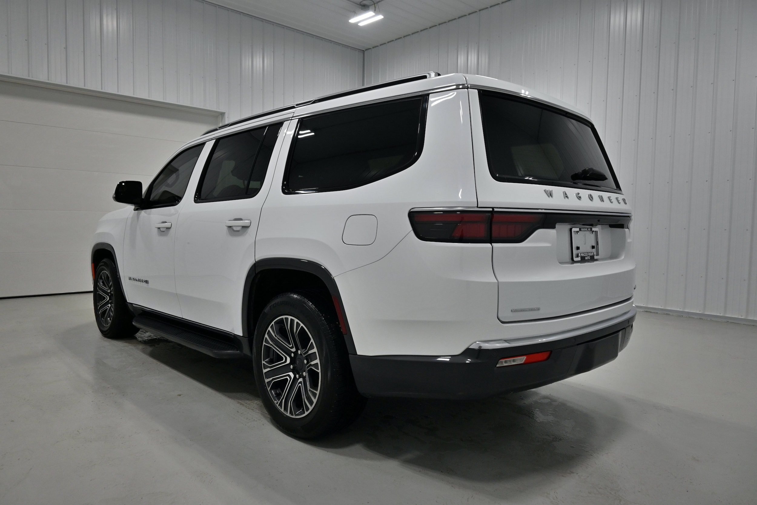 Used 2022 Jeep Wagoneer Series III AWD/4WD image 34