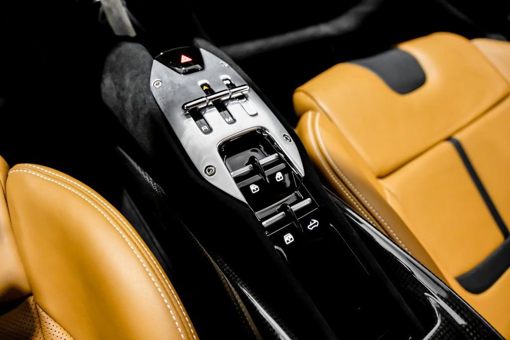 Used 2022 Ferrari SF90 Spider image 18