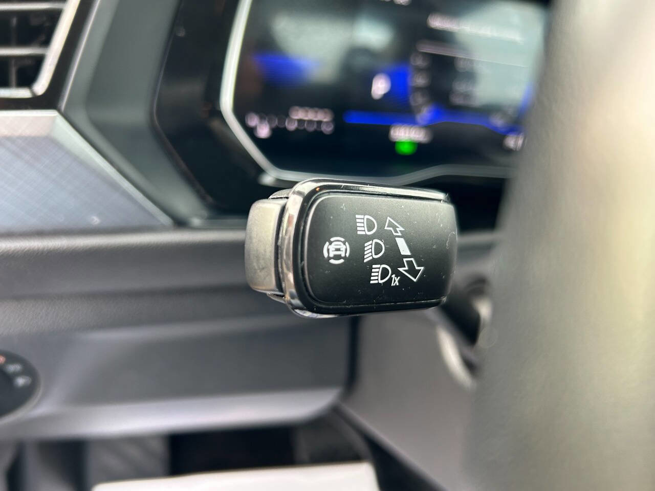 Used 2024 Volkswagen Jetta SE image 37