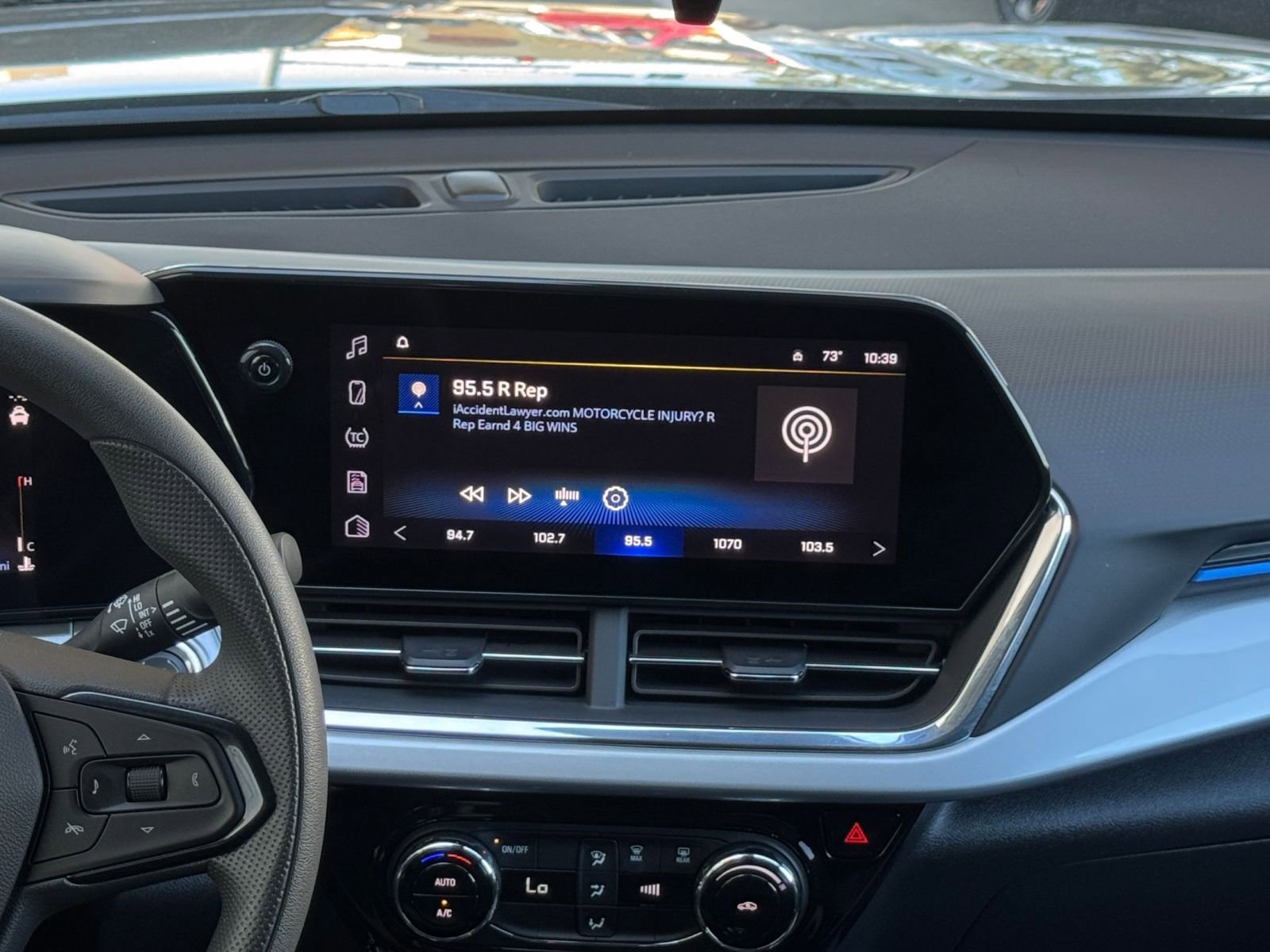 Used 2025 Chevrolet Trax LT image 17