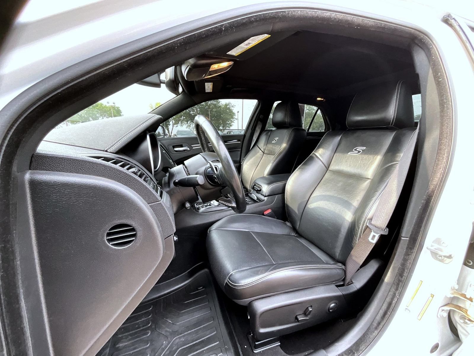 Certified 2022 Chrysler 300 S w/ Comfort Group RWD image 11