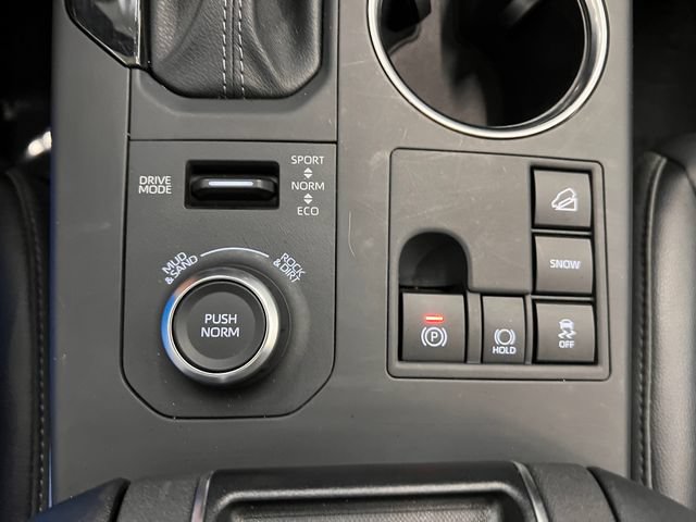 Used 2025 Toyota Highlander XSE AWD/4WD image 32