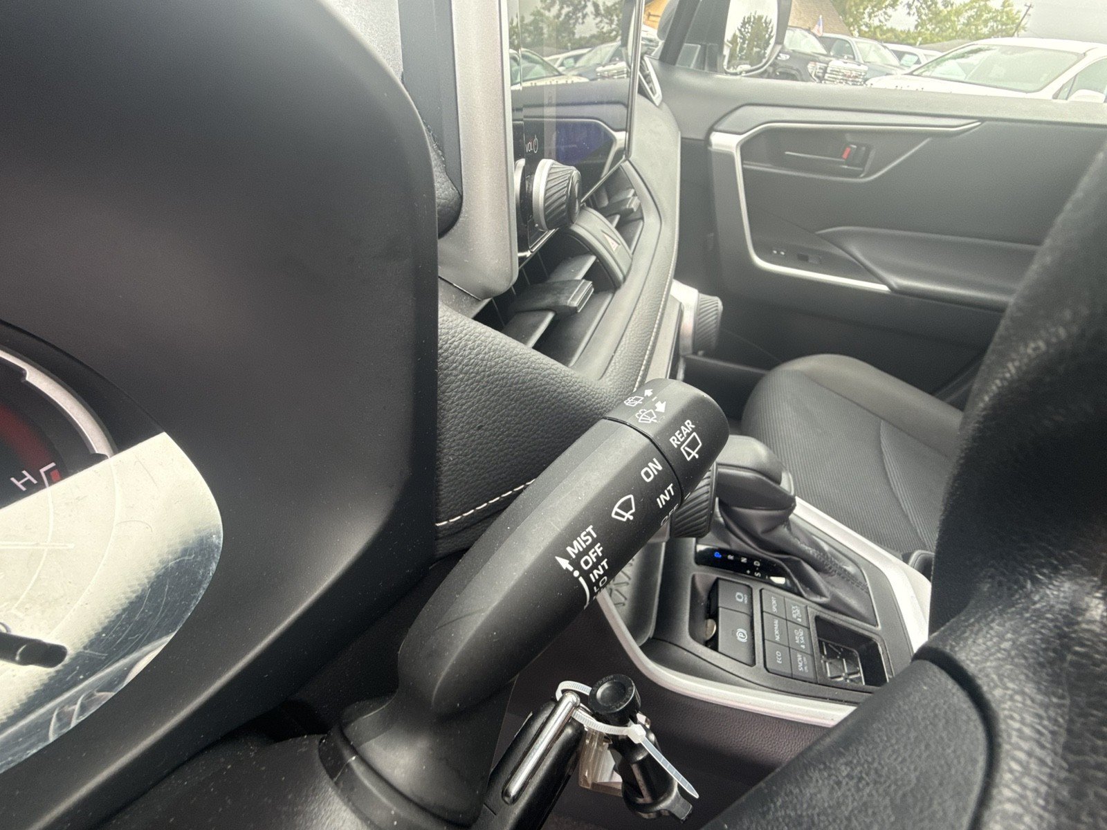 Used 2025 Toyota RAV4 LE AWD/4WD image 22