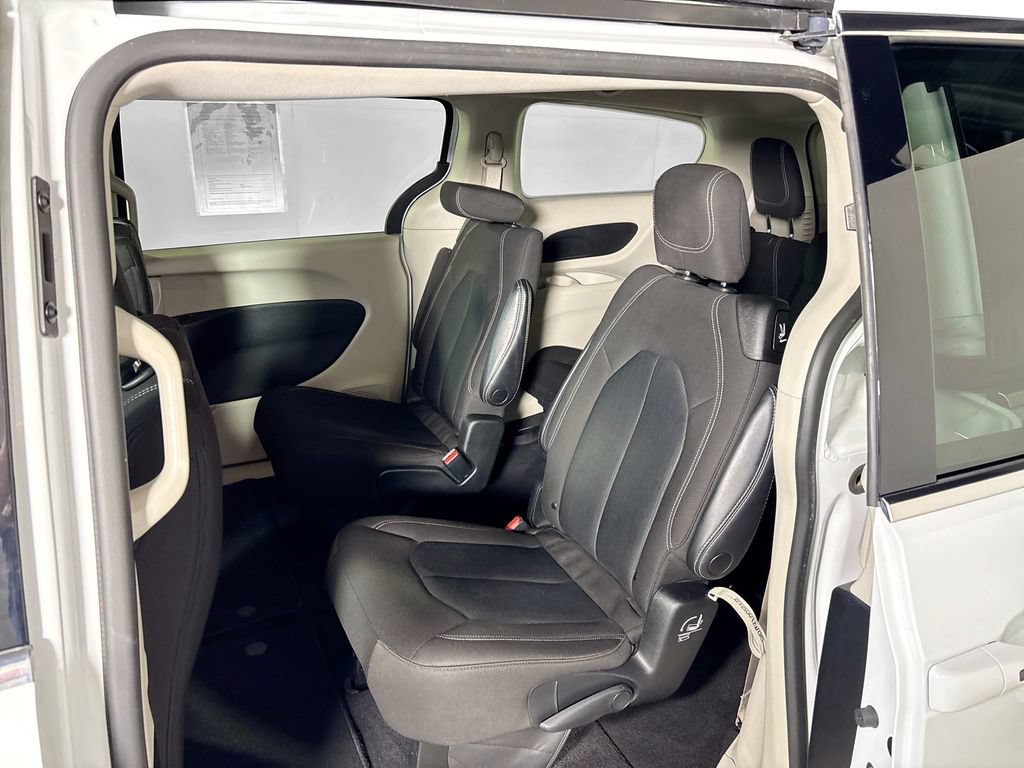 Used 2022 Chrysler Voyager LX FWD image 18
