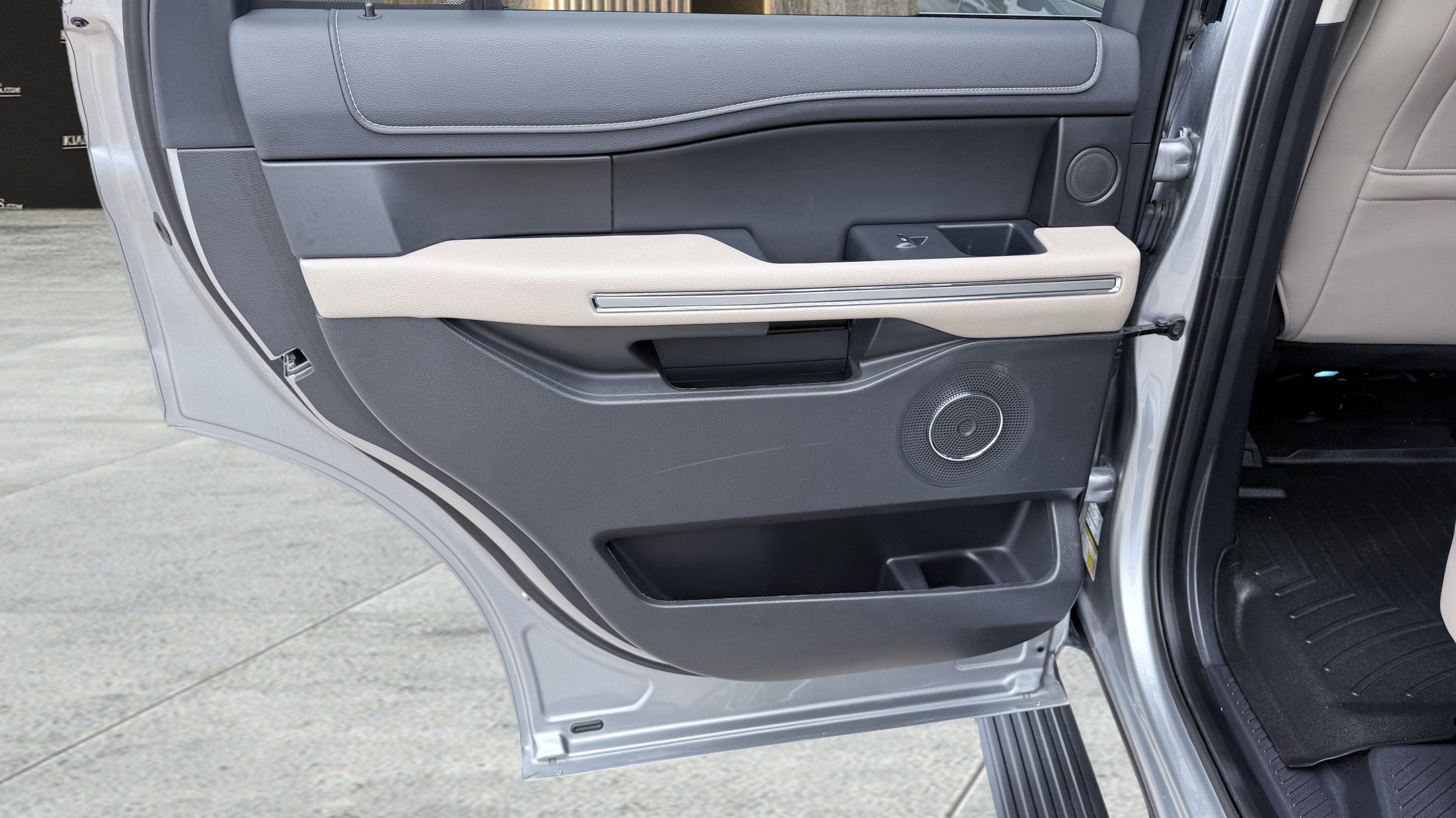 Used 2023 Ford Expedition Limited RWD image 33