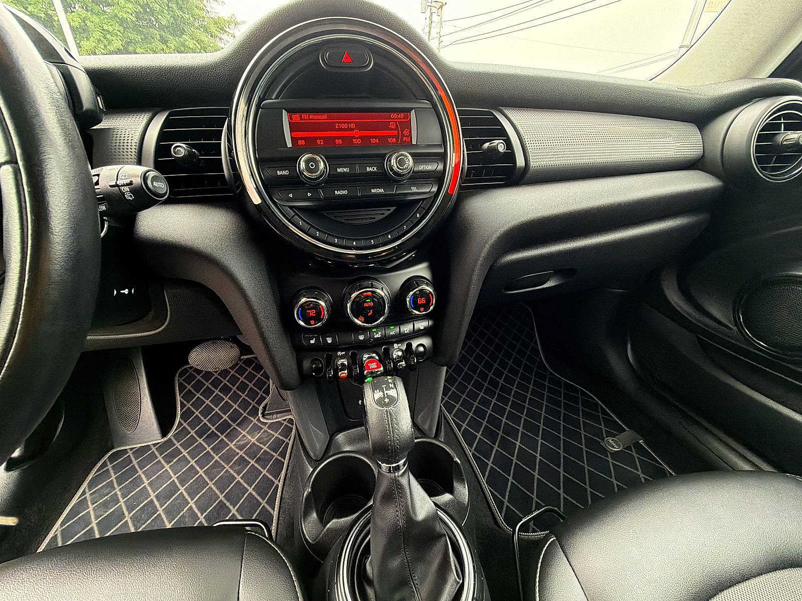 Used 2015 MINI Cooper 2-Door Hardtop FWD image 24