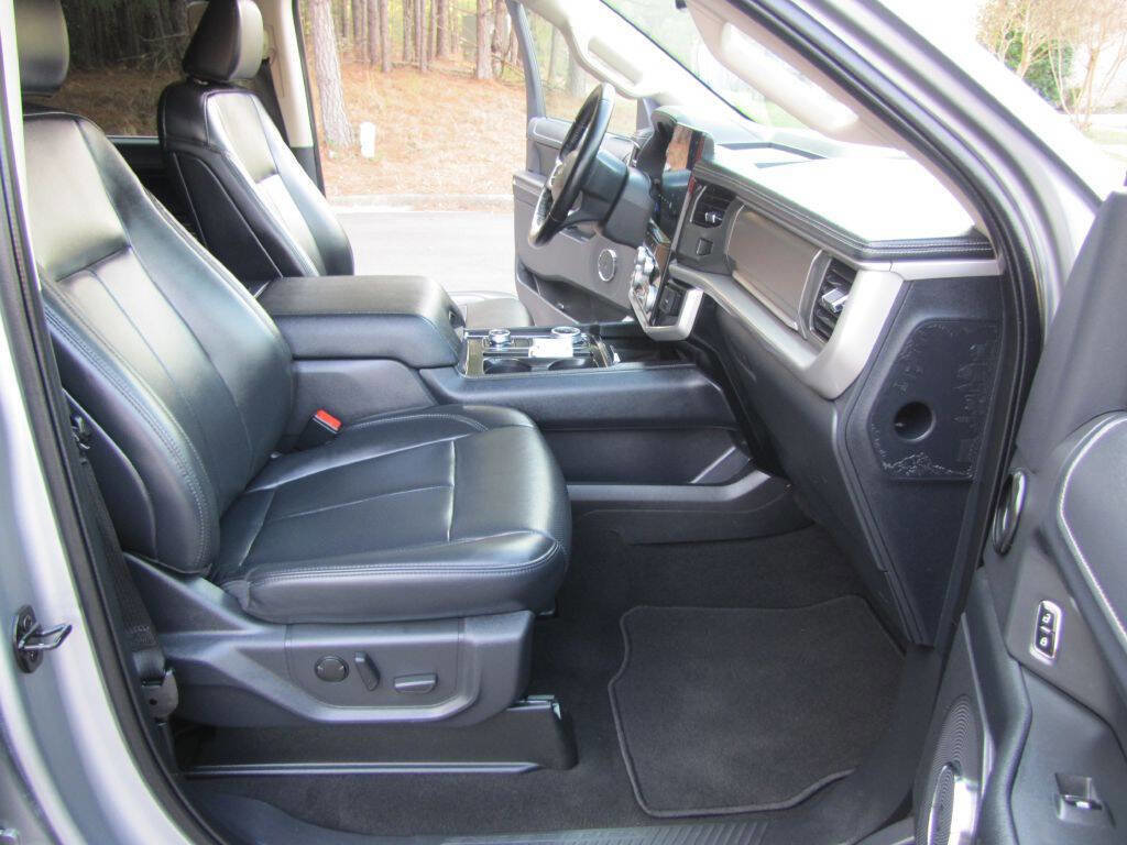 Used 2024 Ford Expedition Max XLT image 12