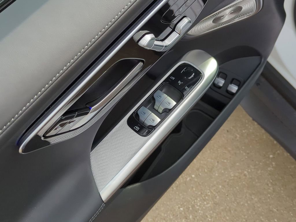 New 2025 Mercedes-Benz GLC 63 AMG S image 12