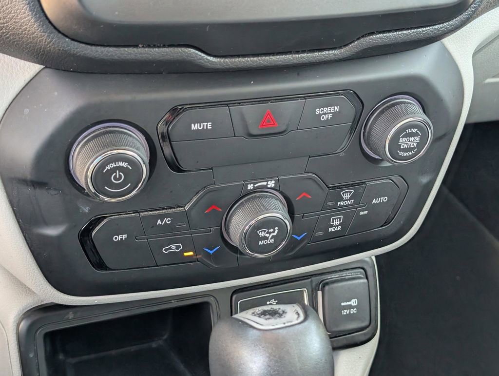 Used 2020 Jeep Renegade Latitude image 26