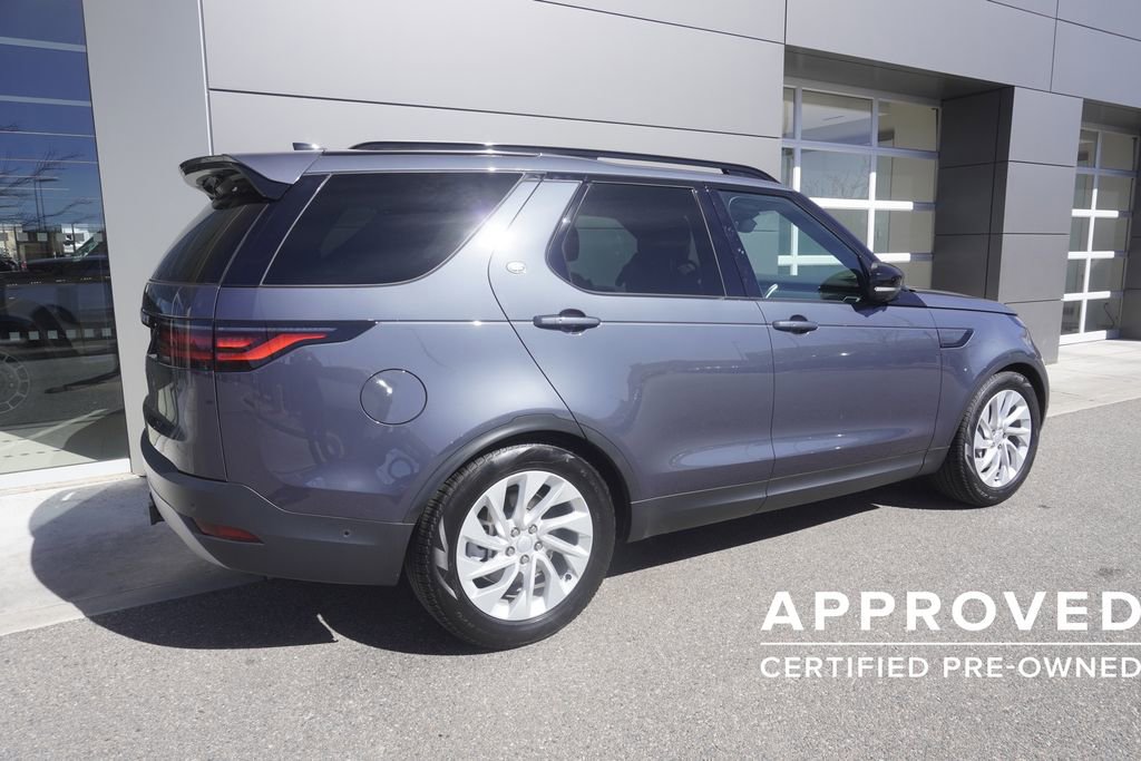 Used 2025 Land Rover Discovery S image 4
