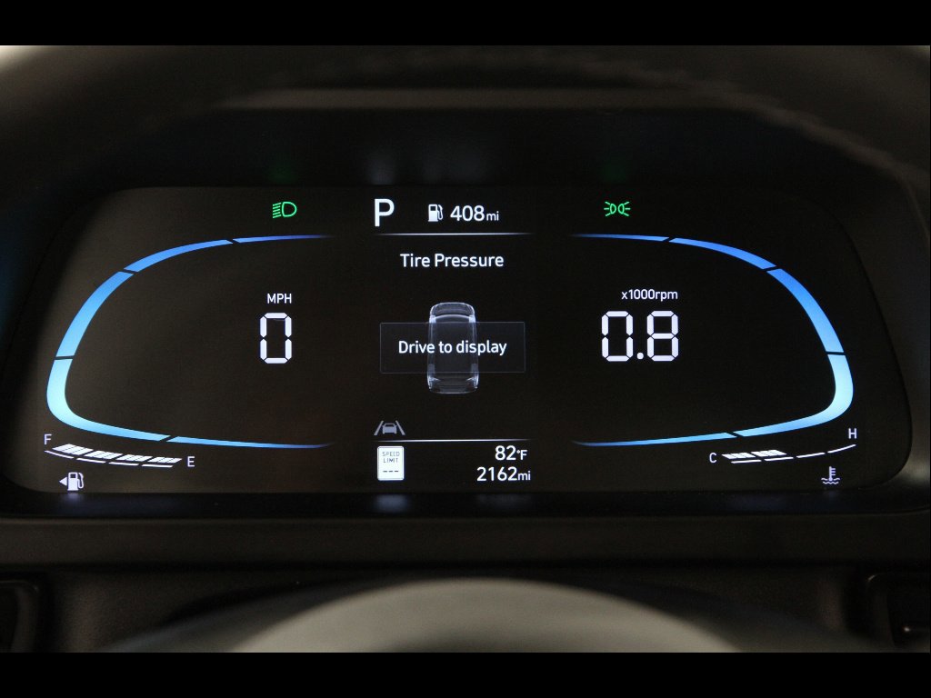 Certified 2025 Hyundai Elantra Sport image 8