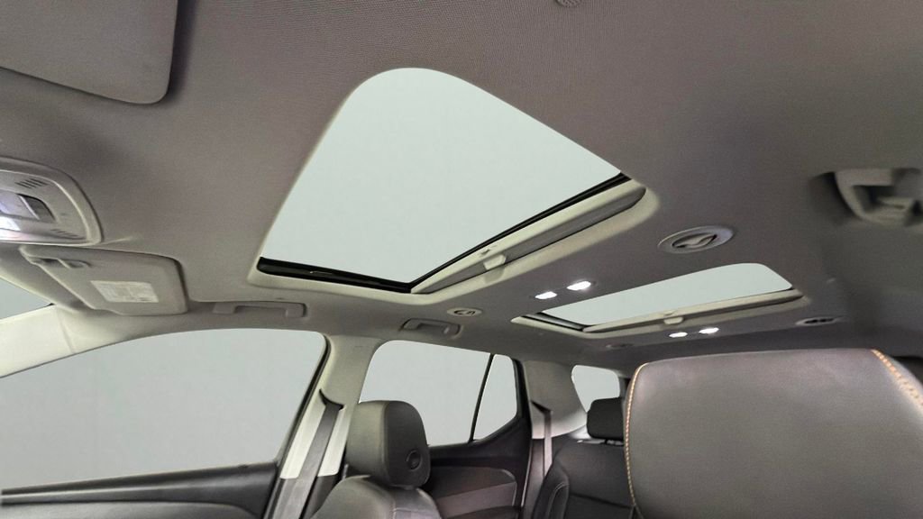 Used 2020 Chevrolet Traverse Premier FWD image 25