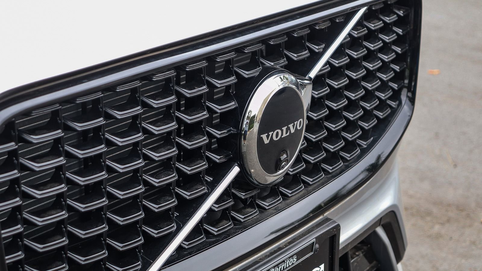 Used 2025 Volvo XC60 T8 Plus w/ Climate Package PRO AWD/4WD image 5