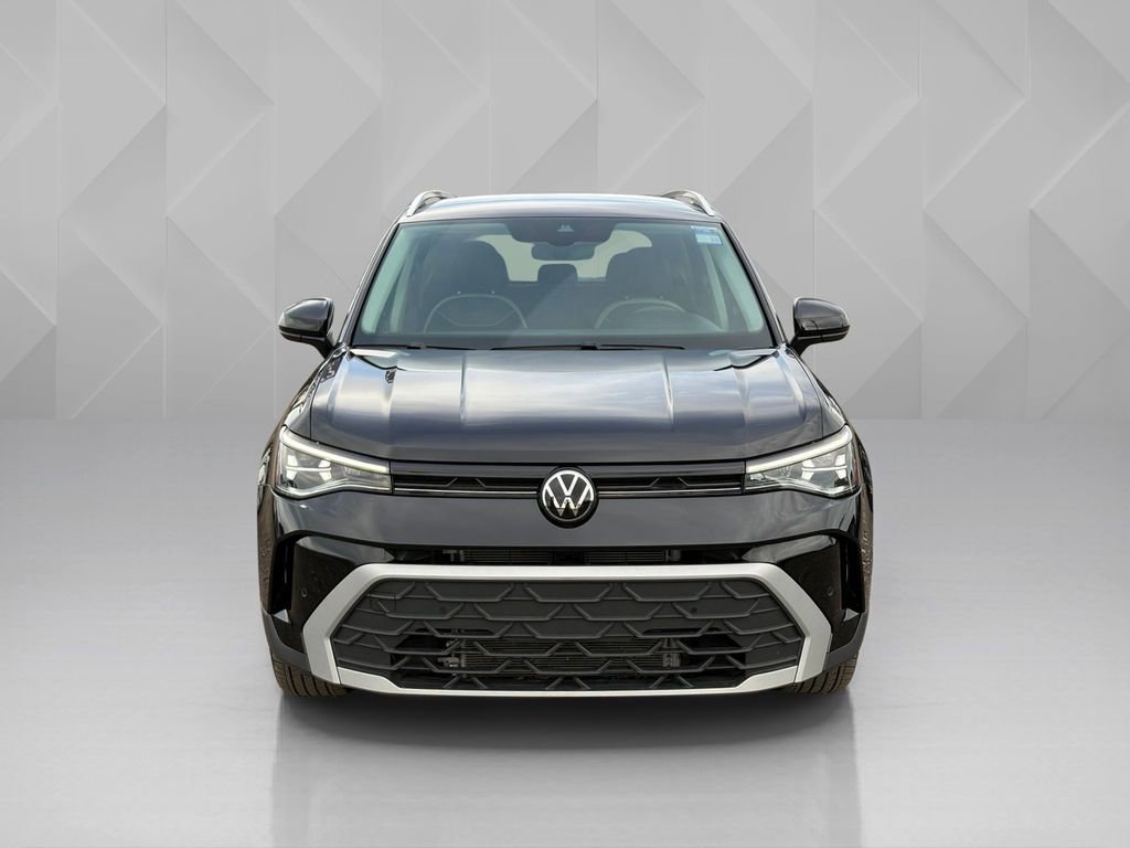 Used 2025 Volkswagen Taos SE FWD image 2