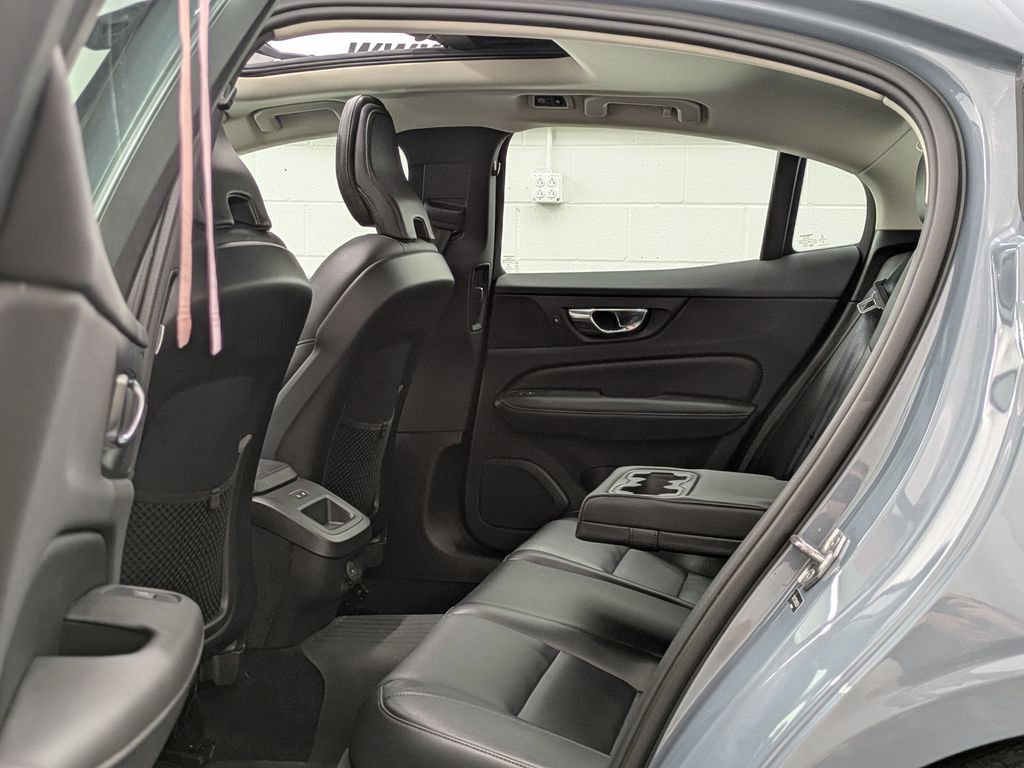 Used 2022 Volvo S60 B5 Momentum w/ Premium Package image 11