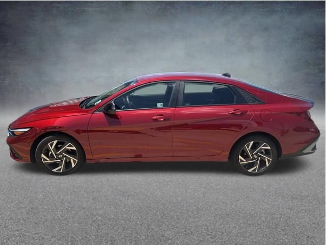 Used 2025 Hyundai Elantra Sport FWD image 6