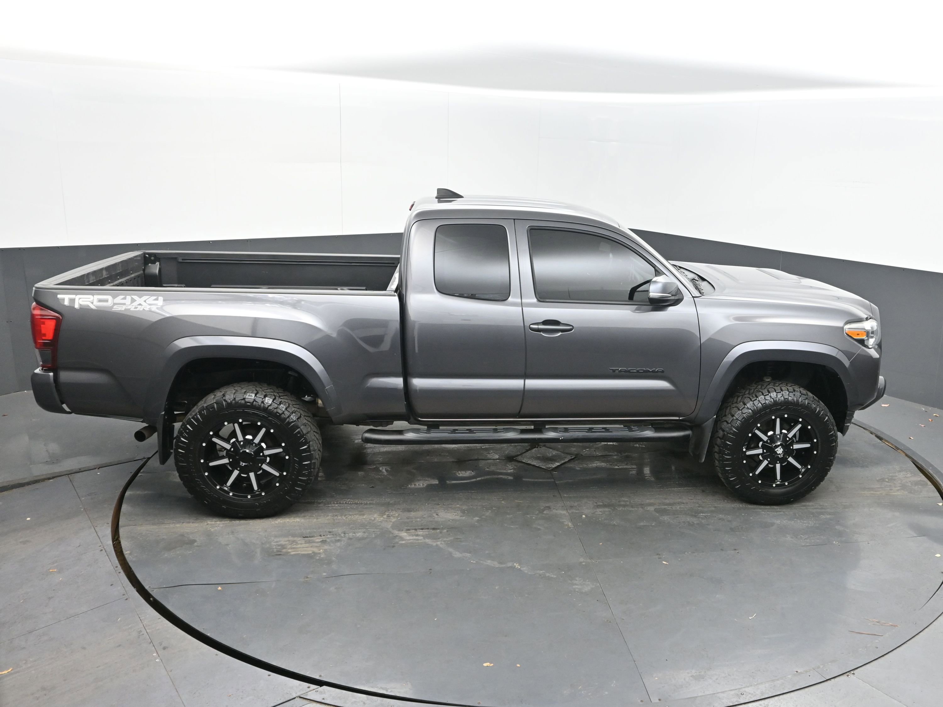 Used 2019 Toyota Tacoma TRD Sport w/ Technology Package image 33