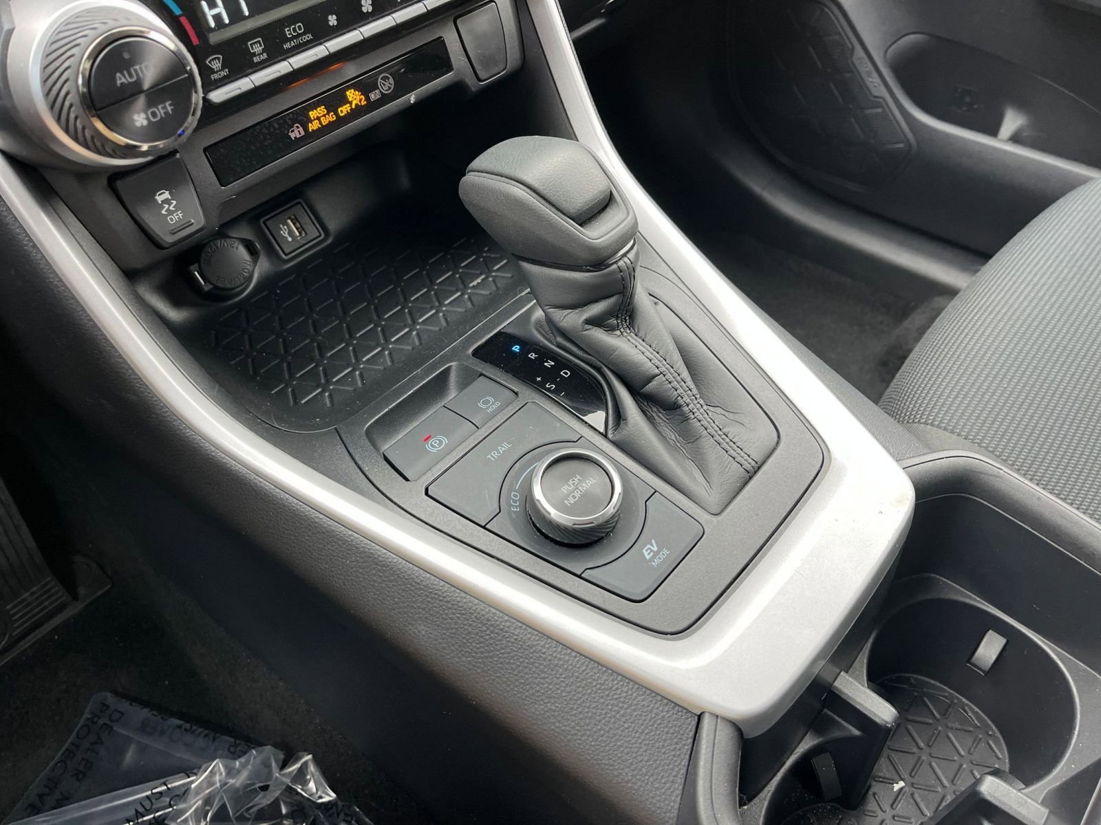 Used 2025 Toyota RAV4 LE image 40